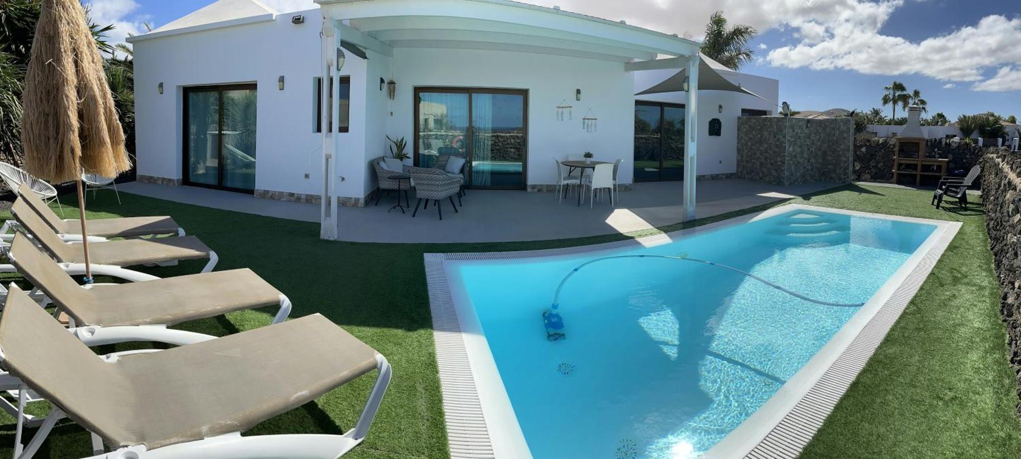 Seaside In El Roque Villa *